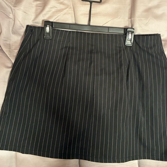 No Boundaries Black and White Pinstripe Mini Skirt - Picture 2 of 3